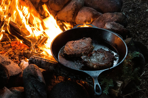 Edle Gusseisenpfanne | Gusseisenpfanne für für den Ofen, alle Herdarten, Grills und offenes Feuer geeignet | in verschiedene Grössen