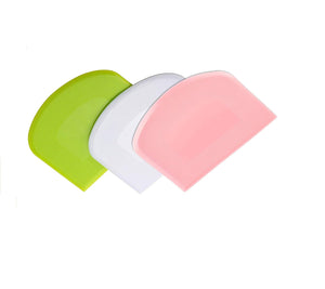 3x Teigschaber in verschiedenen Farben | flexible Teigschaber zum Schneiden von Teig | aus BPA-freiem Kunststoff | 11,8 x 9,3cm